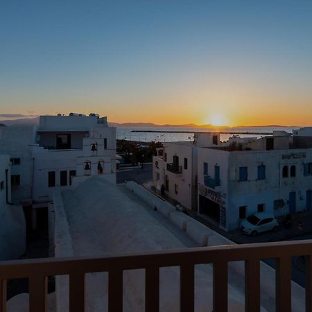 El_Puerto Luxury Port Suites Naxos City Экстерьер фото